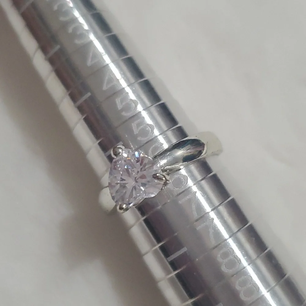Silver ring in excellent condition heart shaped stone